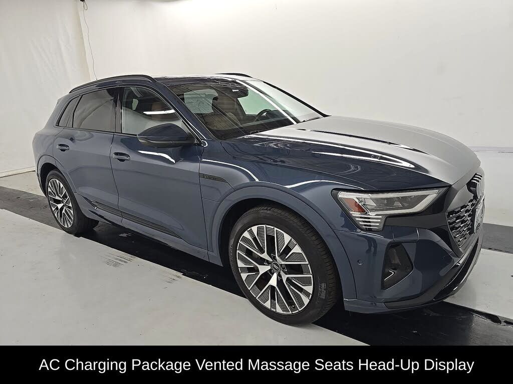 2024 AUDI Q8