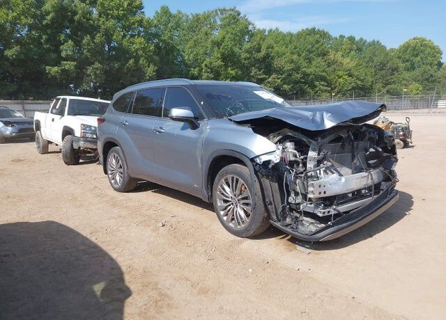 2022 TOYOTA Highlander