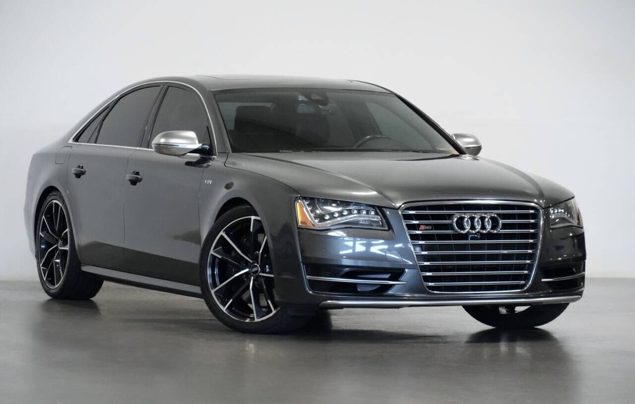2013 AUDI S8