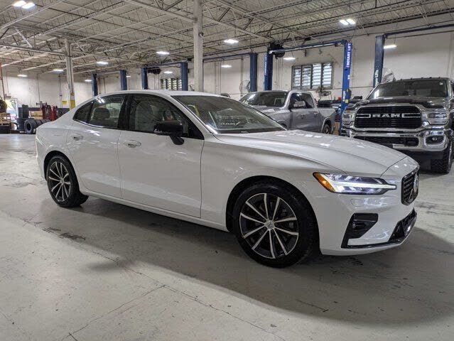 2022 VOLVO S60
