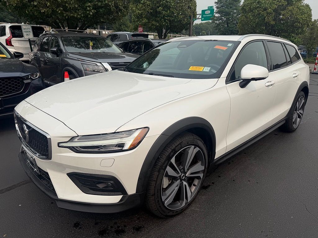 2024 VOLVO V60CC