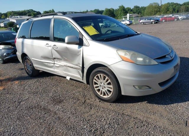 2009 TOYOTA Sienna