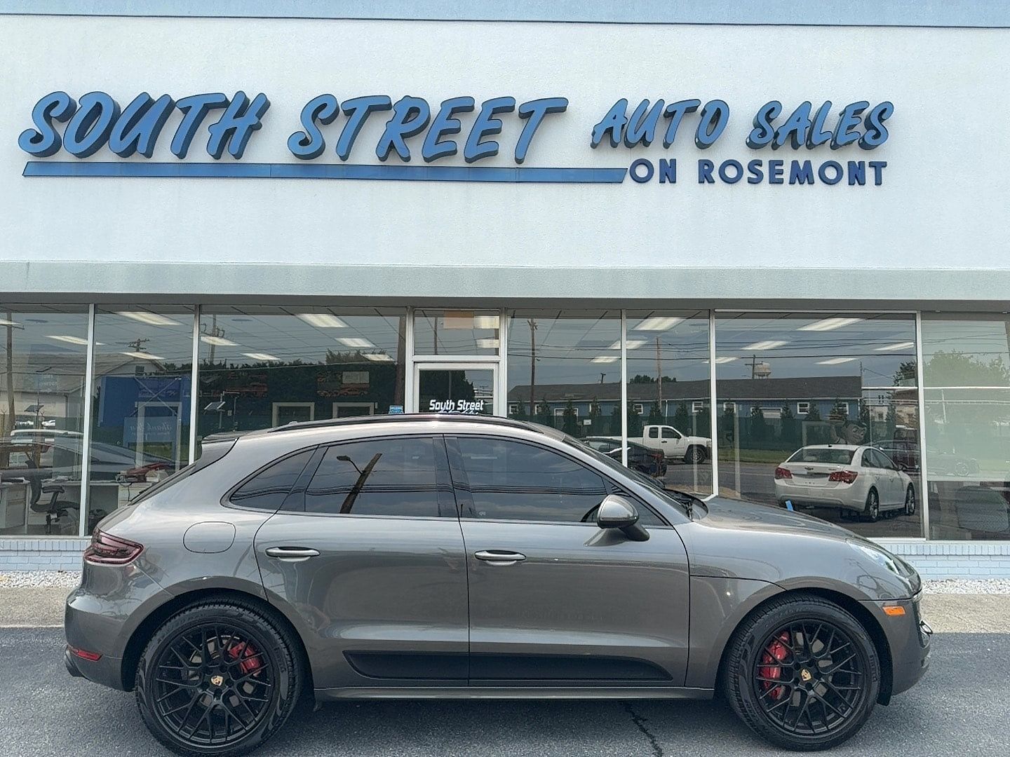 2018 PORSCHE Macan
