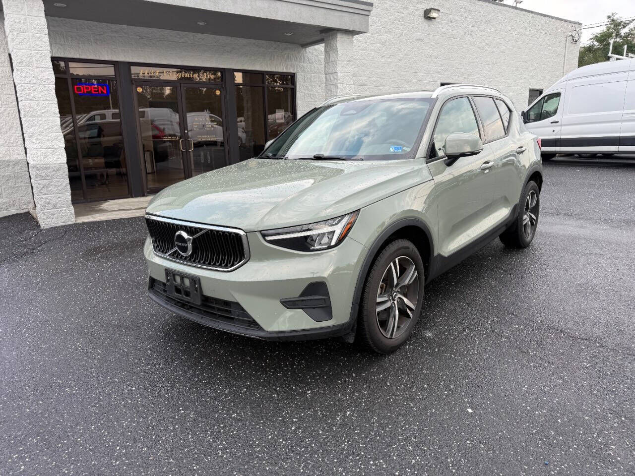 2023 VOLVO XC40