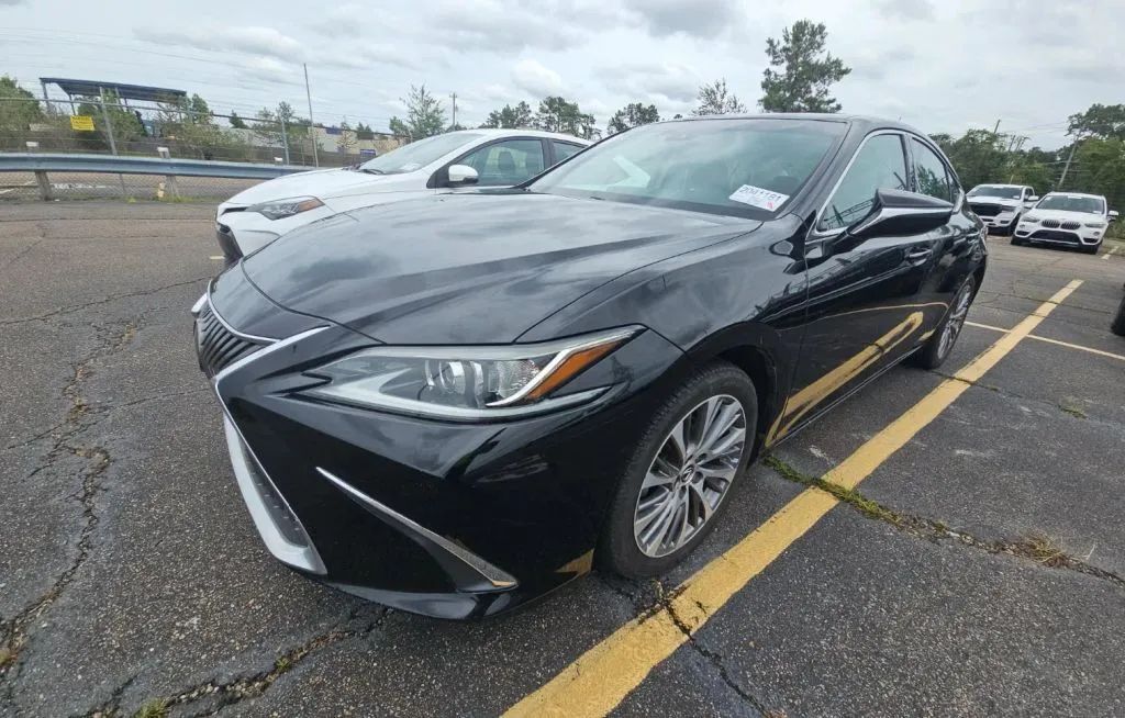 2019 LEXUS ES