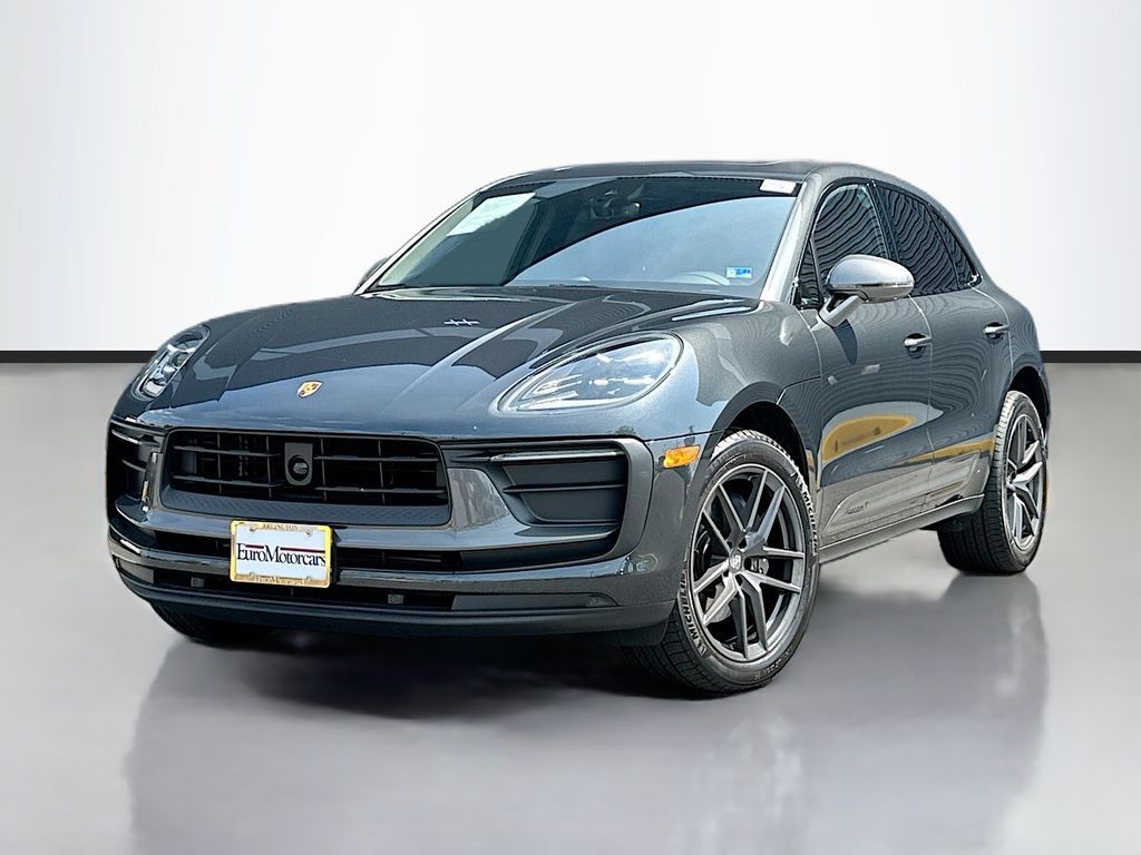 2026 PORSCHE Macan