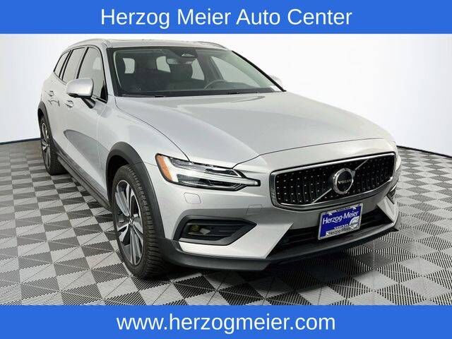 2024 VOLVO V60CC