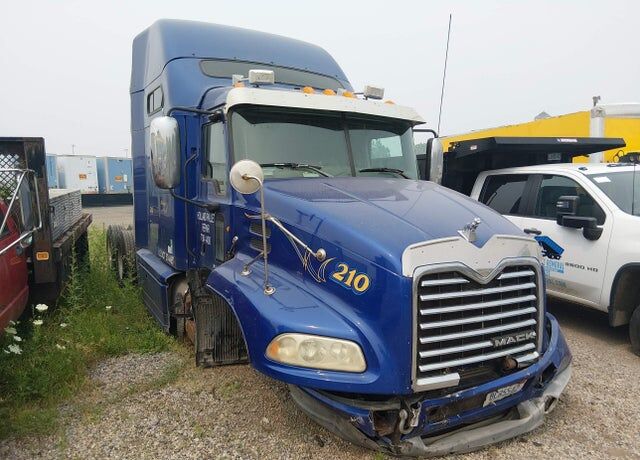 2014 MACK CXU