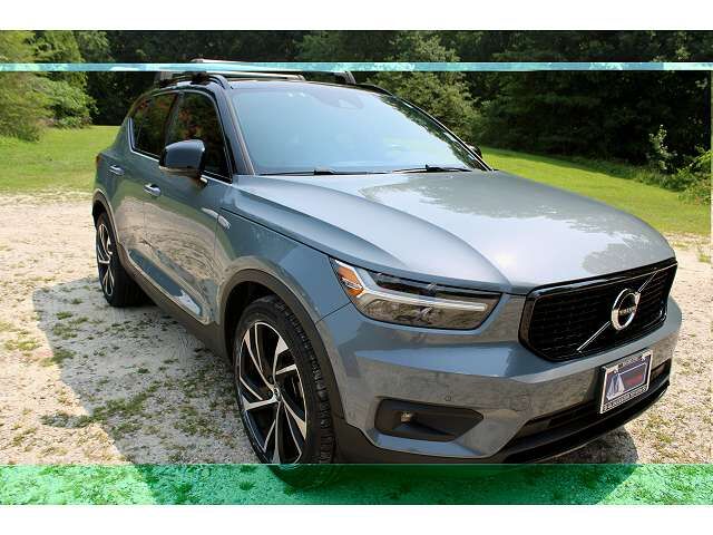 2021 VOLVO XC40