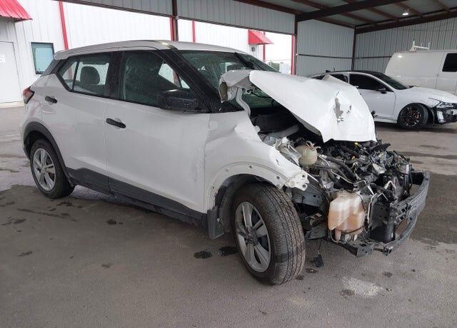2022 NISSAN Kicks