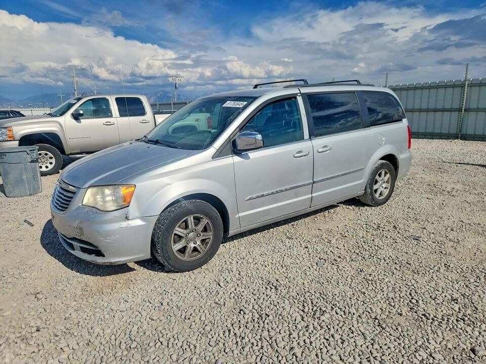 2012 CHRYSLER Town and Country