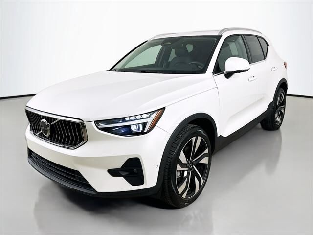 2024 VOLVO XC40