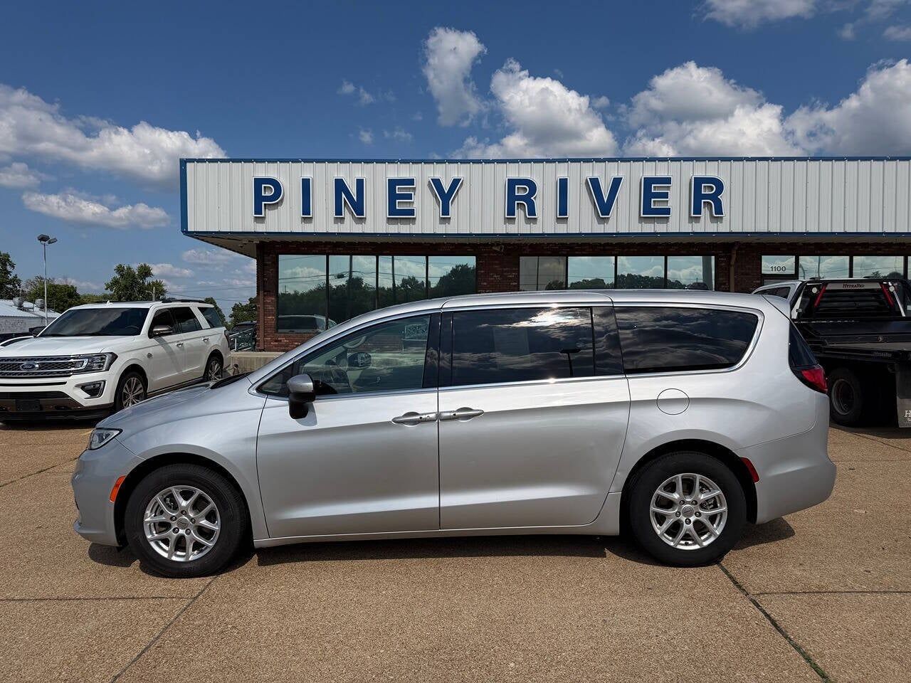 2023 CHRYSLER Pacifica