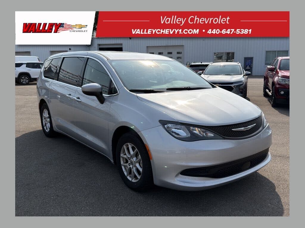 2023 CHRYSLER Voyager