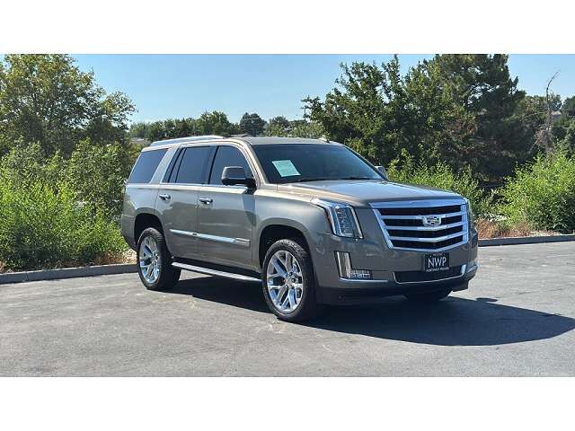 2017 CADILLAC Escalade