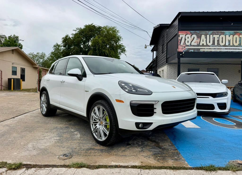 2017 PORSCHE Cayenne