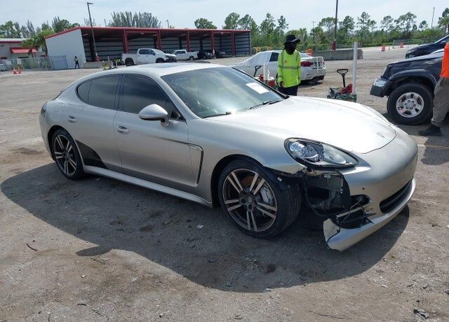 2013 PORSCHE Panamera