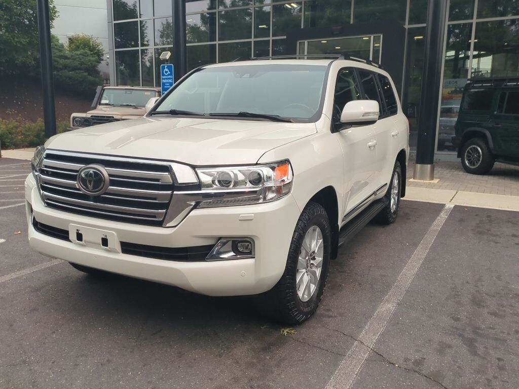 2016 TOYOTA Land Cruiser