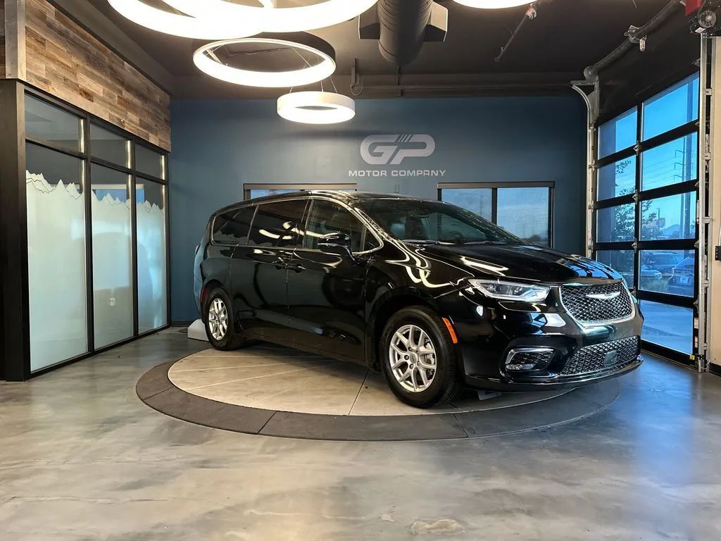 2025 CHRYSLER Pacifica