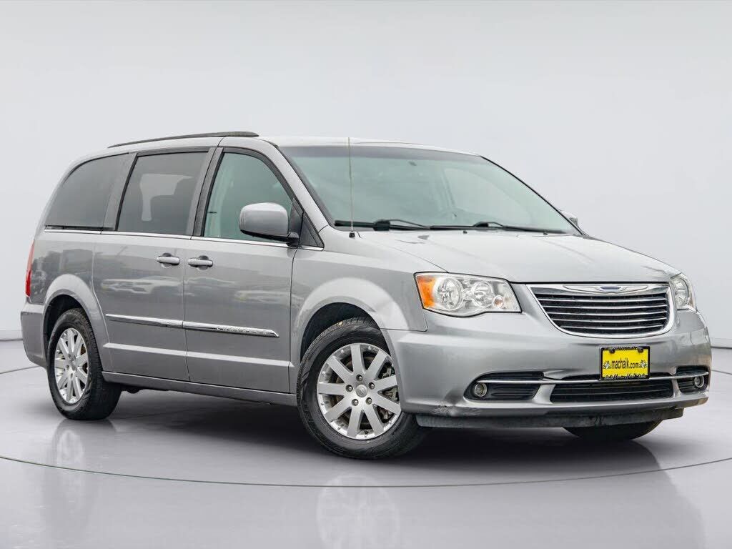 2016 CHRYSLER Town and Country