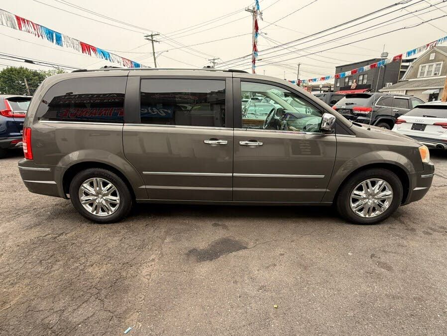 2010 CHRYSLER Town and Country
