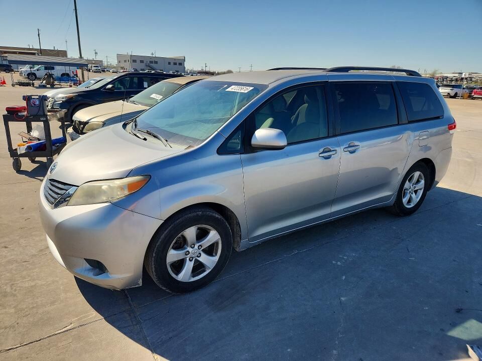 2012 TOYOTA Sienna
