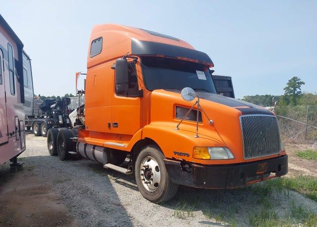 2002 VOLVO TRUCK VNL