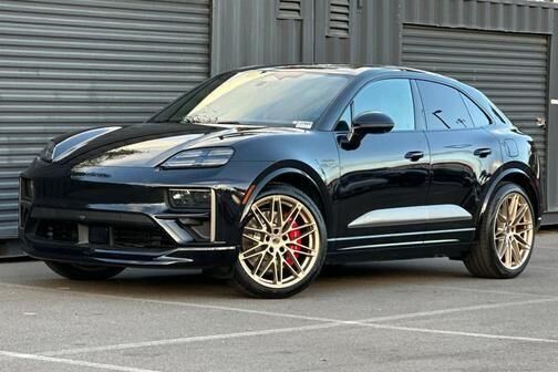 2026 PORSCHE Macan