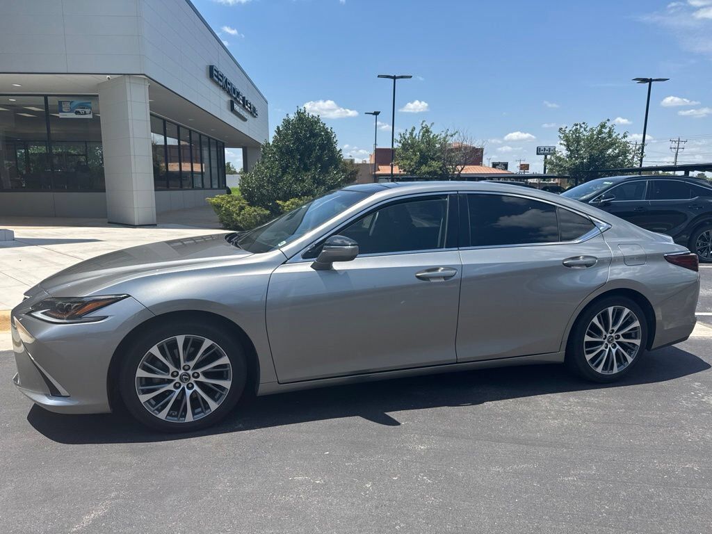 2019 LEXUS ES