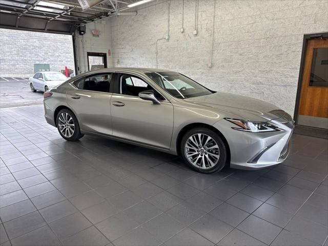 2019 LEXUS ES