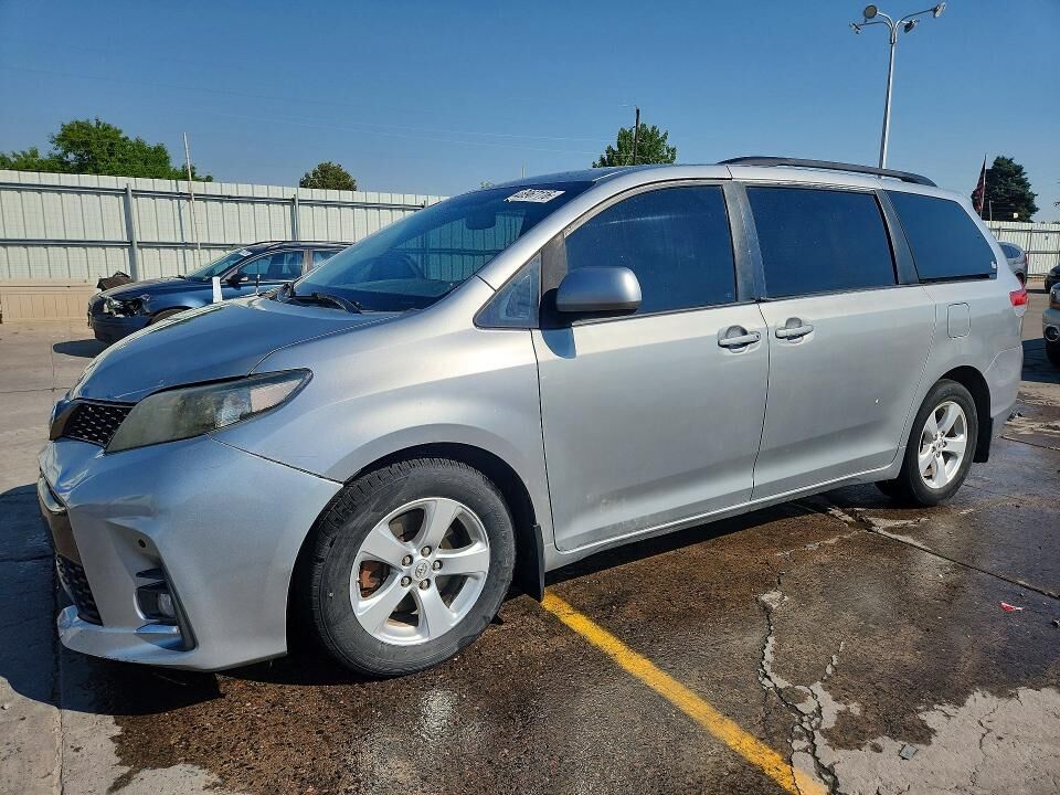 2013 TOYOTA Sienna