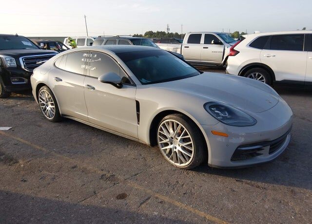 2018 PORSCHE Panamera