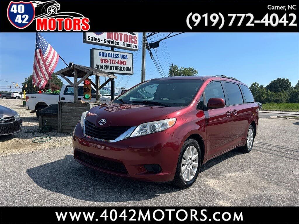 2012 TOYOTA Sienna