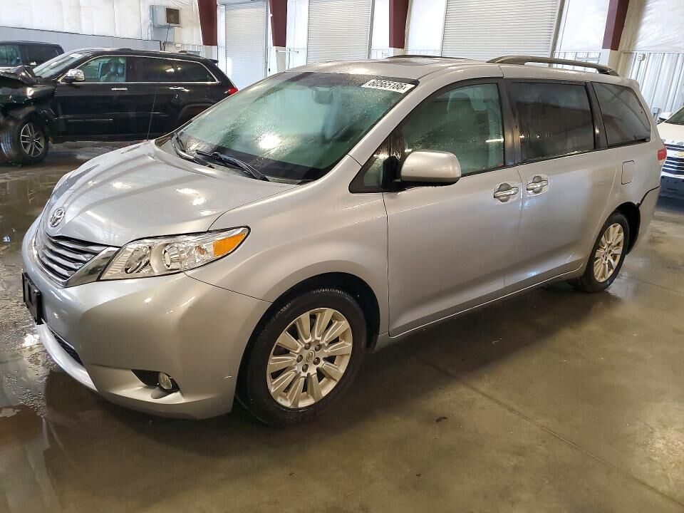 2013 TOYOTA Sienna