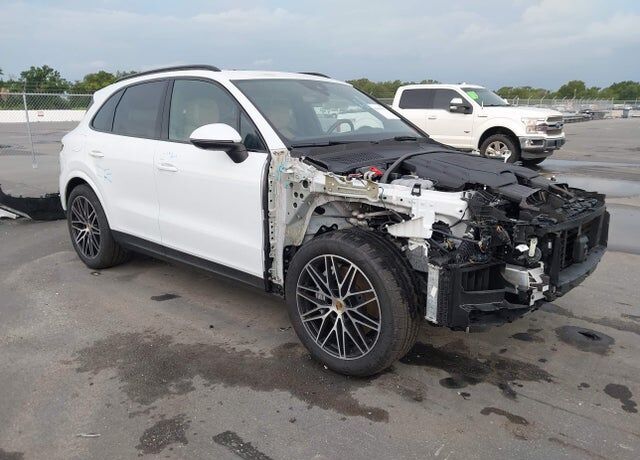 2024 PORSCHE Cayenne