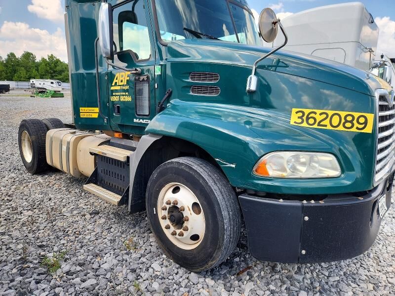 2017 MACK CXU