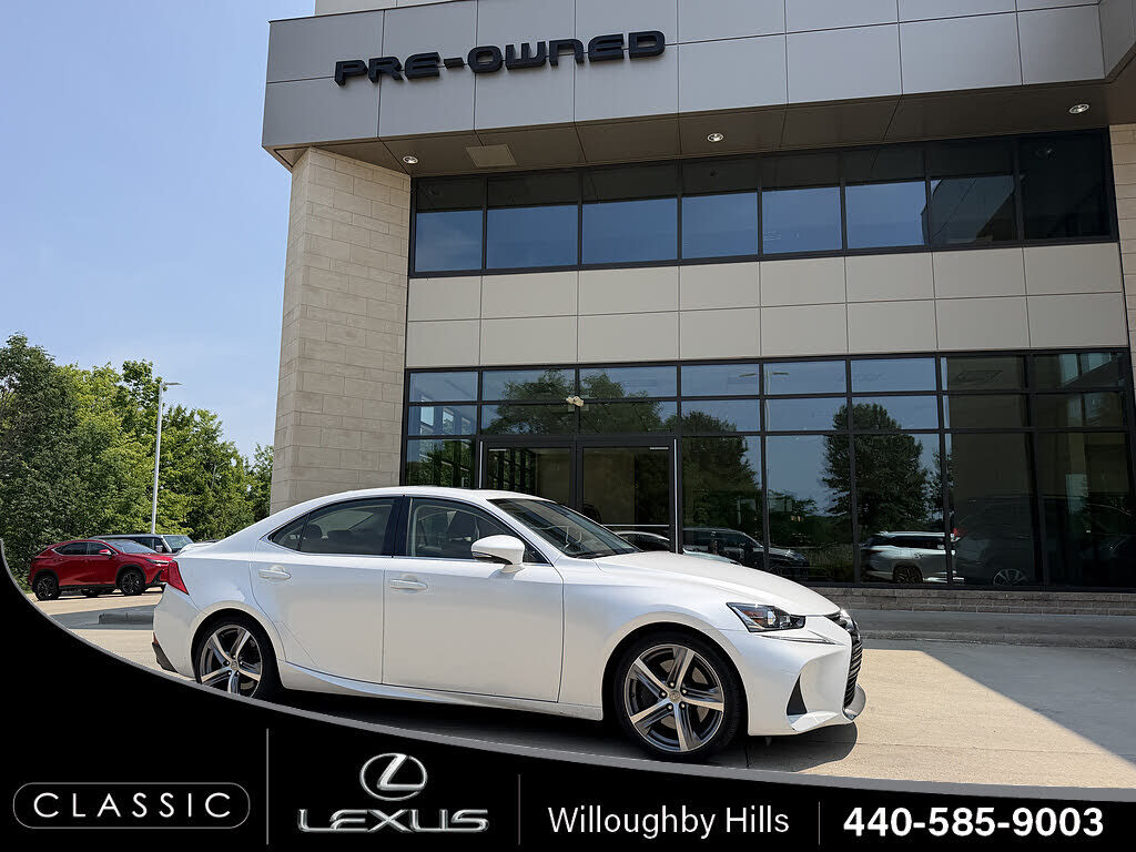 2017 LEXUS IS
