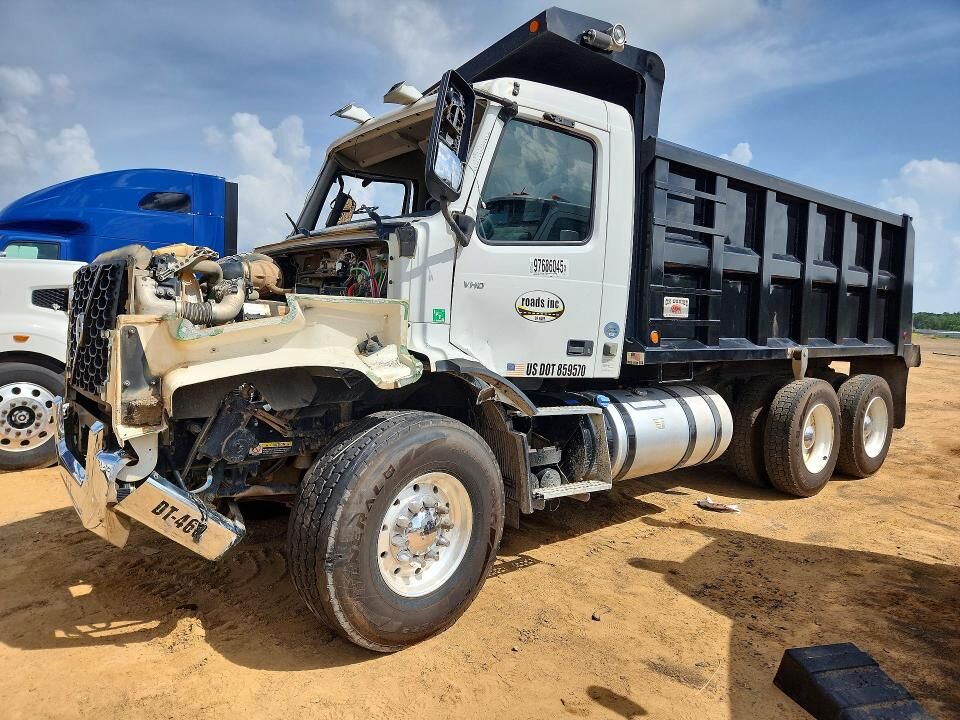 2022 VOLVO TRUCK VHD
