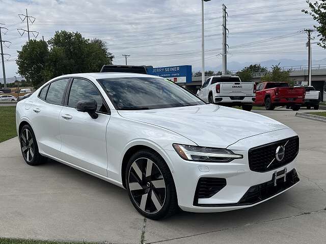 2025 VOLVO S60
