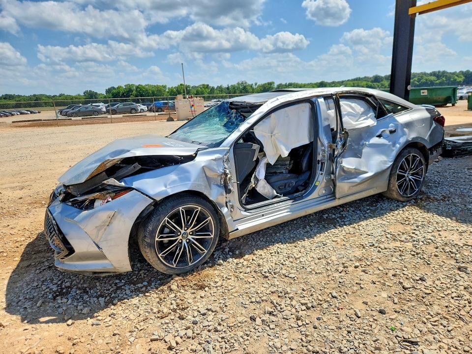 2020 TOYOTA Avalon