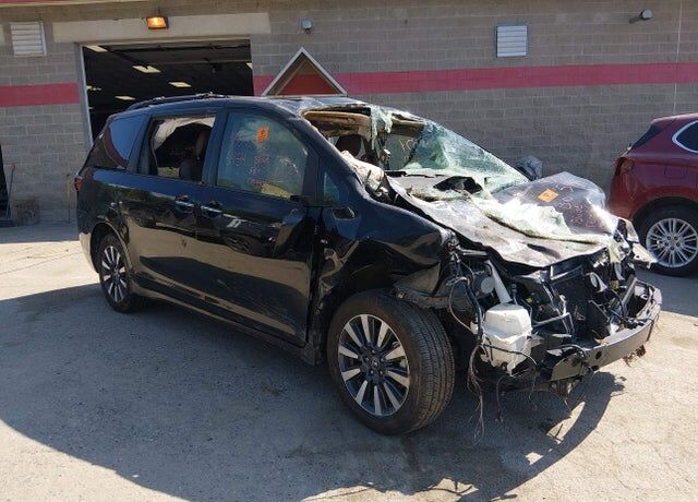 2018 TOYOTA Sienna
