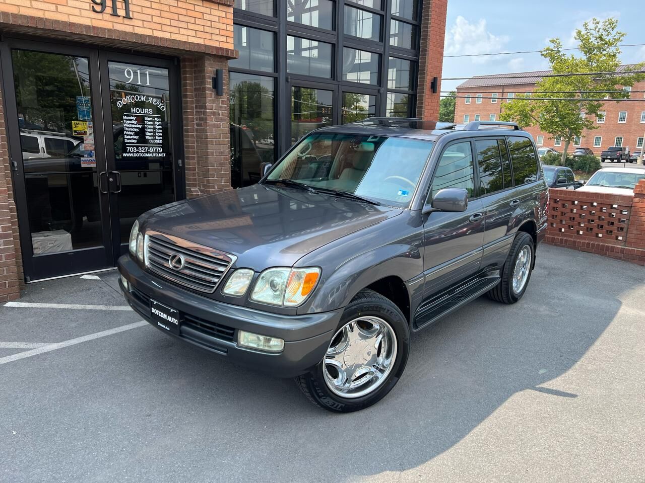 2005 LEXUS LX