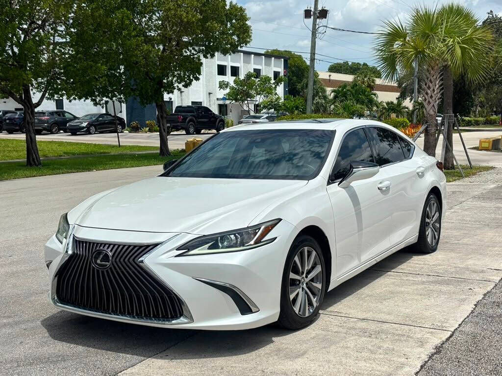 2019 LEXUS ES