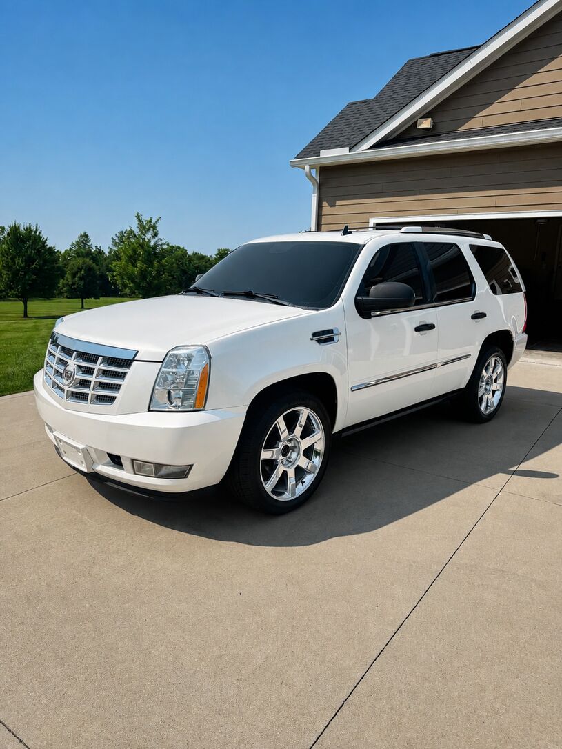 2011 CADILLAC Escalade