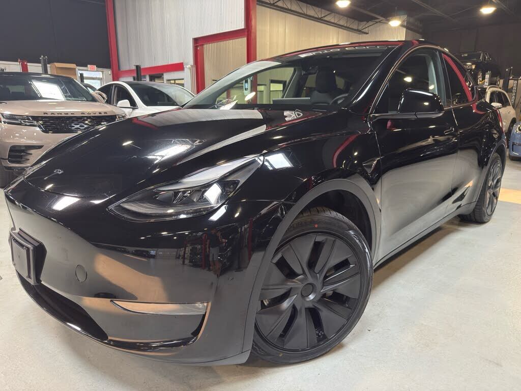 2025 TESLA Model Y
