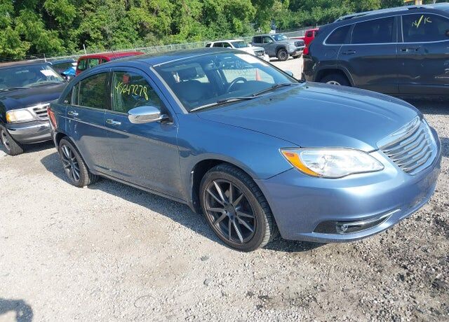2011 CHRYSLER 200