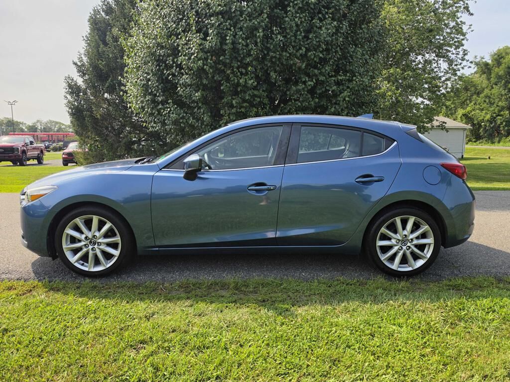 2017 MAZDA Mazda3