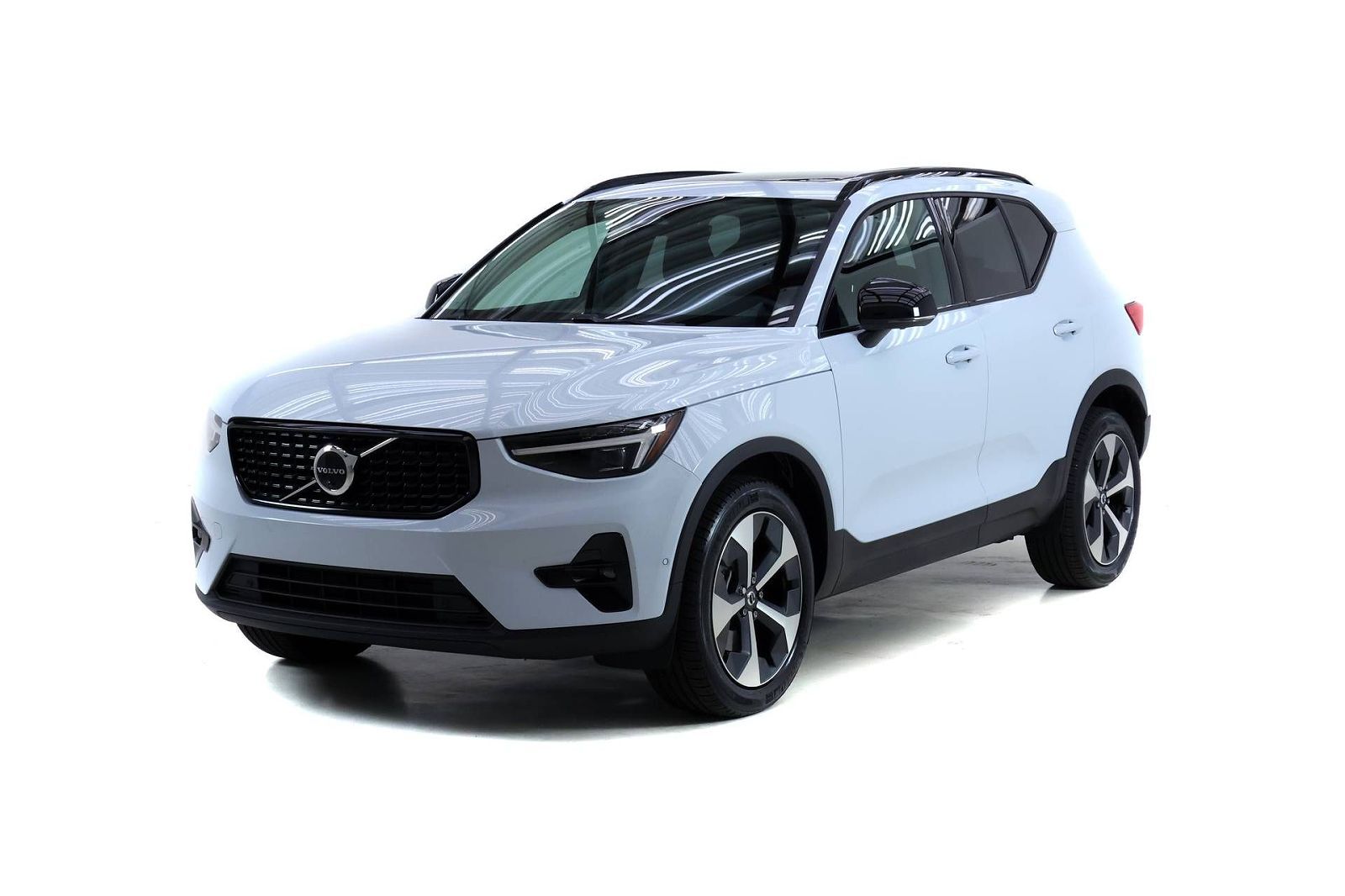 2026 VOLVO XC40