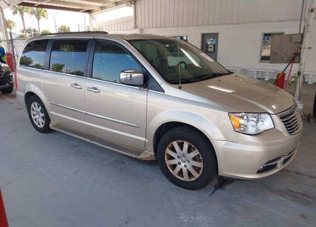 2012 CHRYSLER Town and Country