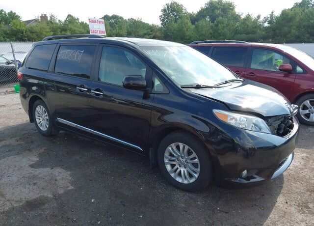 2016 TOYOTA Sienna